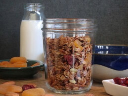 Low carb almond and pistachio granola