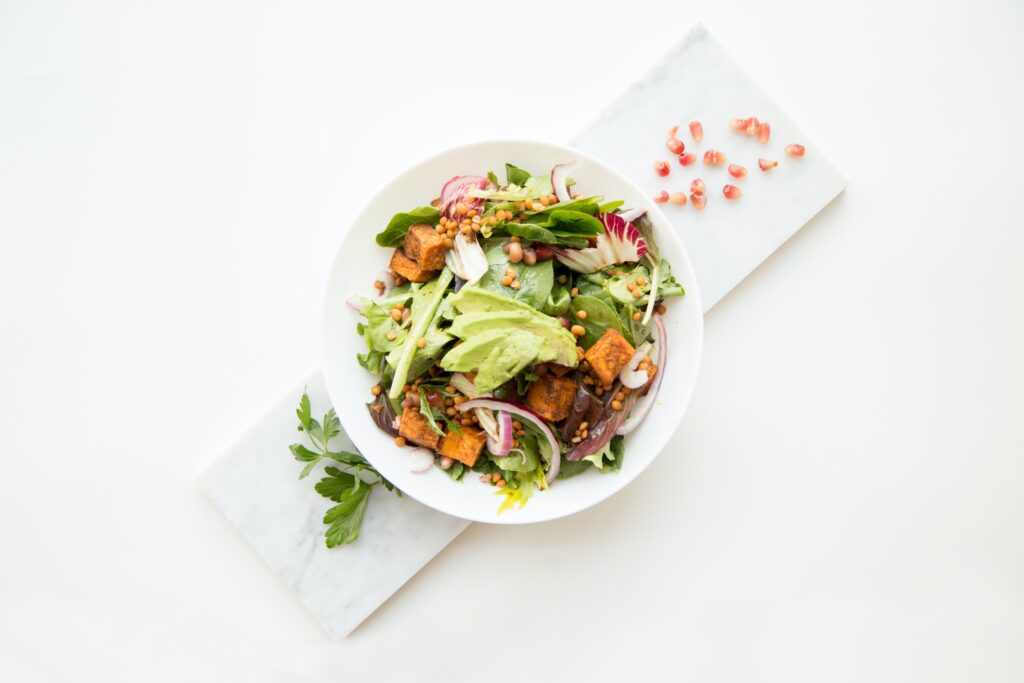 Salad bowl with grilled tofu